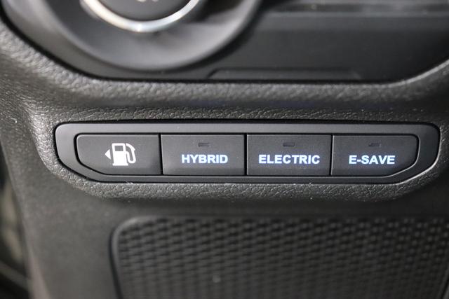 "2.0 4xe Sahara Plug-In Hybrid 280 (380) 8-Stufen- Automatikgetriebe" "Rechnung da 25 1 2022 NAO bez. 11 02 2022" Granite Crystal Metallic PAU 5CD 1ML + 212 Leder schwarz "AFF+212+JPM Overland-Paket 0ZT+LMS Sicherheits-Paket AD6 LED Lightning Group mit LED-Hauptscheinwerfer AAN Technologie-Paket AHT Lichtmaschine / Batterie mit erhöhter Kapazität AFB Dachhimmel mit zusätzlicher Geräuschdämmung6 LSB Alarmanlage CWA MOPAR® Allwetter-Fußmatten XNY Off-Road Frontkamera RDG GLOBAL TELEMATICS BOX MODULE (TBM) XC3 MOPAR® Haltegriffe Wrangler/ Wrangler Unlimited 5CD Granite Crystal RTR E Call SOS klic"