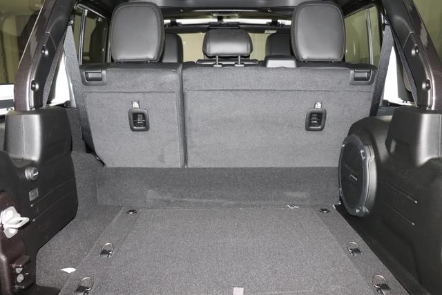 "2.0 4xe Sahara Plug-In Hybrid 280 (380) 8-Stufen- Automatikgetriebe" "Rechnung da 25 1 2022 NAO bez. 11 02 2022" Granite Crystal Metallic PAU 5CD 1ML + 212 Leder schwarz "AFF+212+JPM Overland-Paket 0ZT+LMS Sicherheits-Paket AD6 LED Lightning Group mit LED-Hauptscheinwerfer AAN Technologie-Paket AHT Lichtmaschine / Batterie mit erhöhter Kapazität AFB Dachhimmel mit zusätzlicher Geräuschdämmung6 LSB Alarmanlage CWA MOPAR® Allwetter-Fußmatten XNY Off-Road Frontkamera RDG GLOBAL TELEMATICS BOX MODULE (TBM) XC3 MOPAR® Haltegriffe Wrangler/ Wrangler Unlimited 5CD Granite Crystal RTR E Call SOS klic"