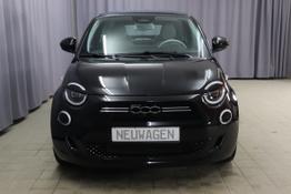 Fiat 500e Cabrio - by Bocelli 42 kWh, 360°-“Drone View”-Parksensoren, 17"-Leichtmetallfelgen mit Diamantfinish, Beheizbare Vordersitze; Kabelloses Smartphone-Ladepad, Winter Paket: Auflagefläche der Frontscheib