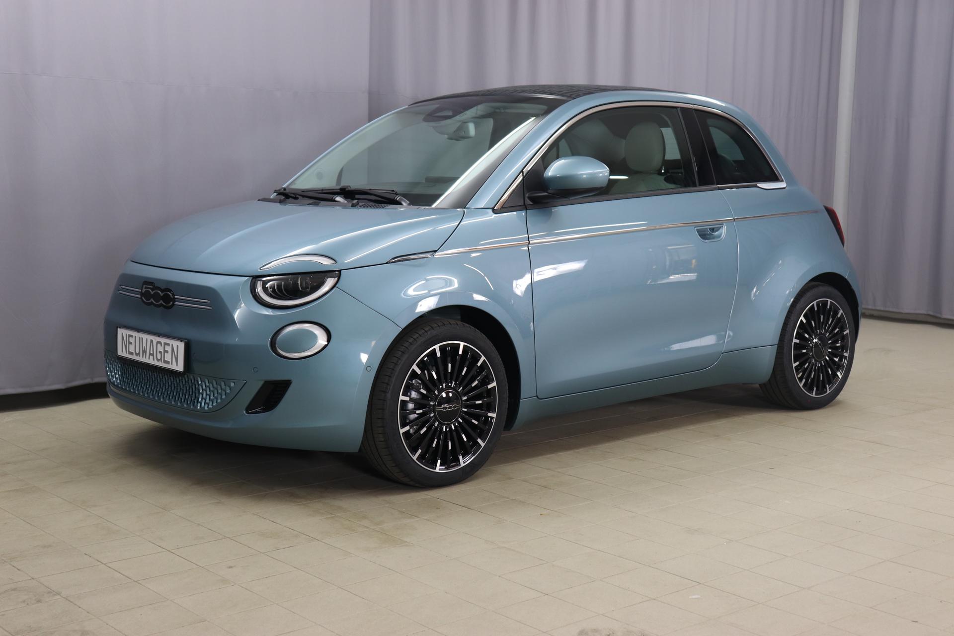 Neuer 500 Cabrio la Prima MJ22			242-Eis Blau 	205 Sitze aus Kunstleder mit Fiat Monogramm und Verdeck mit Fiat-Monogramm		