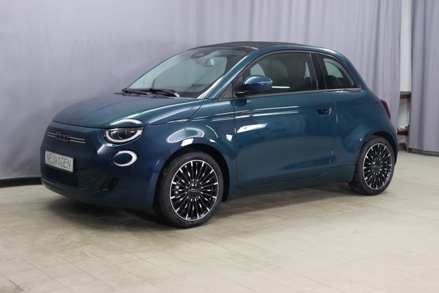 Lagerfahrzeug Fiat 500e Cabrio - Icon 42 kWh Verdeck SCHWARZ, 17"-Leichtmetallfelgen, Keyless Entry Paket, Winter Paket:- Beheizbare Vordersitze, HD-Rückfahrkamera mit dynamischen Gitterlinien, Komfort Höhenverstellbarer Fahrersitz, Mittelarmlehne vorne, Stauraum in der Mittelkon