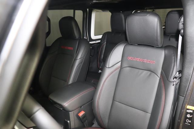 2,0 ATX 265 MY21 Wrangler Unlimited Rubicon 4-Türer Granite Crystal Metallic PAU 5CD 1AL + 211 Leder schwarz "0ZT + LMS Sicherheits-Paket JPM 211 Leder schwarz inklusive Sitzheizung vorn AAN Technologie-Paket AD6 LED Lightning Group mit LED-Hauptscheinwerfer, ADH Lichtmaschine / Batterie mit erhöhter Kapazität AFB Dachhimmel mit zusätzlicher Geräuschdämmung LSB Alarmanlage CWA MOPAR® Allwetter-Fußmatten RDG GLOBAL TELEMATICS BOX MODULE (TBM) HT3 Hardtop in Wagenfarbe MM3 Kotflügelverbreiterung in Wagenfarbe hat auch XNY Offroad Frontkamera AWS Raucherkit GCD abgedunkelte Scheiben"