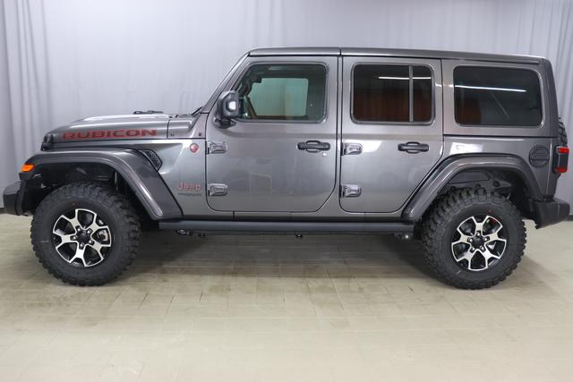 2,0 ATX 265 MY21 Wrangler Unlimited Rubicon 4-Türer Granite Crystal Metallic PAU 5CD 1AL + 211 Leder schwarz "0ZT + LMS Sicherheits-Paket JPM 211 Leder schwarz inklusive Sitzheizung vorn AAN Technologie-Paket AD6 LED Lightning Group mit LED-Hauptscheinwerfer, ADH Lichtmaschine / Batterie mit erhöhter Kapazität AFB Dachhimmel mit zusätzlicher Geräuschdämmung LSB Alarmanlage CWA MOPAR® Allwetter-Fußmatten RDG GLOBAL TELEMATICS BOX MODULE (TBM) HT3 Hardtop in Wagenfarbe MM3 Kotflügelverbreiterung in Wagenfarbe hat auch XNY Offroad Frontkamera AWS Raucherkit GCD abgedunkelte Scheiben"