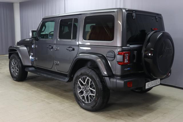 "2.0 4xe Sahara Plug-In Hybrid 280 (380) 8-Stufen- Automatikgetriebe"Granite Crystal Metallic PAU 5CD TCV + 211 Leder BRAUN "AFF+212+JPM Overland-Paket 0ZT+LMS Sicherheits-Paket AD6 LED Lightning Group mit LED-Hauptscheinwerfer AAN Technologie-Paket AHT Lichtmaschine / Batterie mit erhöhter Kapazität AFB Dachhimmel mit zusätzlicher Geräuschdämmung6 LSB Alarmanlage CWA MOPAR® Allwetter-Fußmatten XNY Off-Road Frontkamera RDG GLOBAL TELEMATICS BOX MODULE (TBM) XC3 MOPAR® Haltegriffe Wrangler/ Wrangler Unlimited 5CD Granite Crystal RTR E Call SOS klic"