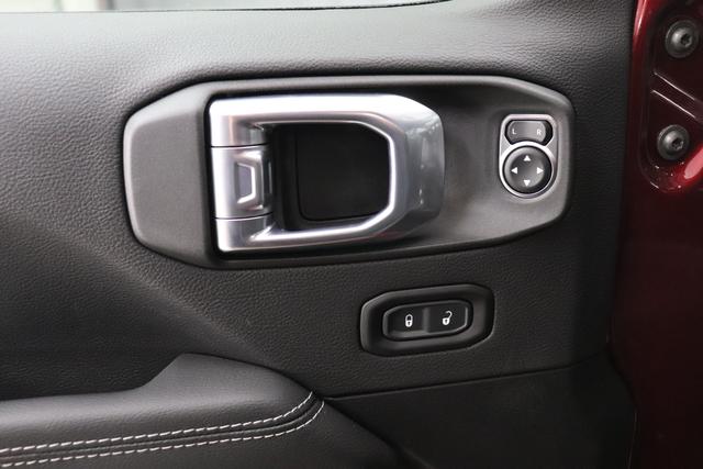 2.0 4xe Sahara Plug-In Hybrid 280 (380) 8-Stufen- Automatikgetriebe Snazzberry Leder Schwarz