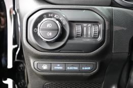 2.0 4xe Sahara Plug-In Hybrid 280 (380) 8-Stufen- Automatikgetriebe Black Uni Leder schwarz
