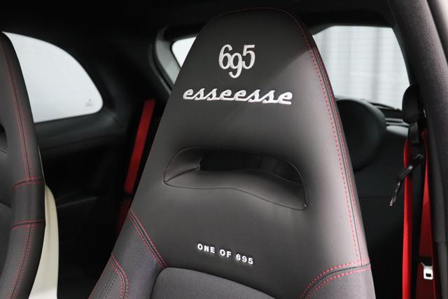 1506 695 Esseesse 1.4 T-Jet 132kW (180PS) 676 - Campovolo Grau 020 - Rennsport Schalensitze "Sabelt® Racing"Schwarz mit "One of 695" Stickung Grau