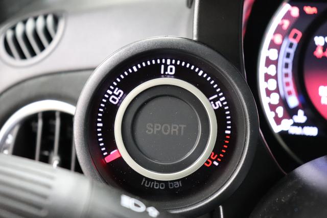 1506 695 Esseesse 1.4 T-Jet 132kW (180PS) 676 - Campovolo Grau 020 - Rennsport Schalensitze "Sabelt® Racing"Schwarz mit "One of 695" Stickung Grau