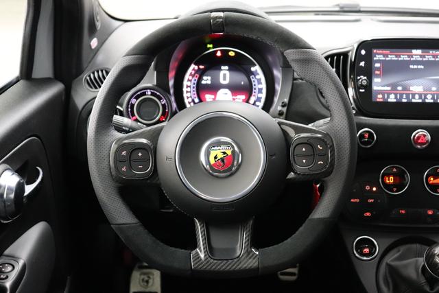 1506 695 Esseesse 1.4 T-Jet 132kW (180PS) 676 - Campovolo Grau 020 - Rennsport Schalensitze "Sabelt® Racing"Schwarz mit "One of 695" Stickung Grau