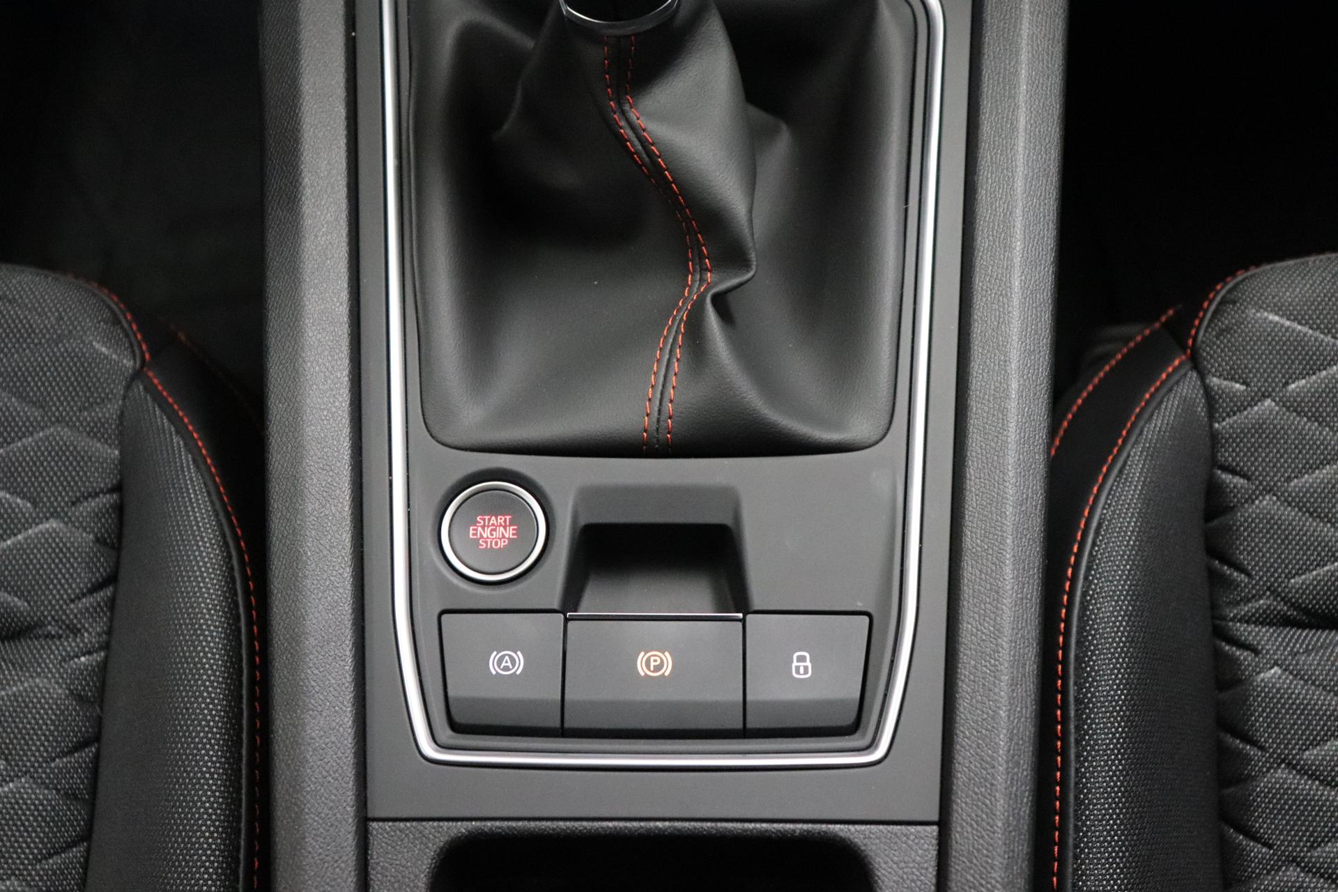 Seat Leon FR 1,5l 96 kW 131PS 16V TSI ACT Navigationssystem,  Rückfahrkamera, 3 Zonen Klimaautomatik, Adaptive Geschwindigkeitsregelung,  Spurhalteassistent, Sitzheizung, Lenkradheizung, 17Zoll Leichtmetallfelgen,  Apple CarPlay, Android Auto uvm