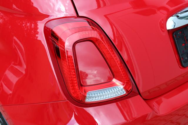 Modell 2022 500 Limousine 1.0 Hybrid 51kW (69PS) Uni Sonderlackierung Passione Rot (111) 338 Stoff Fiat Monogramm "195 Rücksitzlehne geteilt 499 Reifenreparaturkit „Fix&Go“ Nicht inseriert so habt ihr Verhandlungsspielraum 20G SKY PAKET"