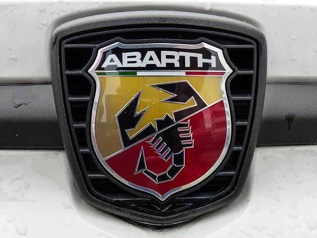 Abarth 595 esseesse 1.4 T-Jet 16V Beats, Xenon, Urban Pak. Leder Navi AD NR Knieairbag RDC 