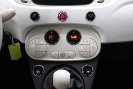 Fiat 500C Dolcevita 1.0 GSE Hybrid 51kW 69PS Weiß, Bild dient zur Illustration und zeigt aufpreispflichtige Sonderausstattung. 