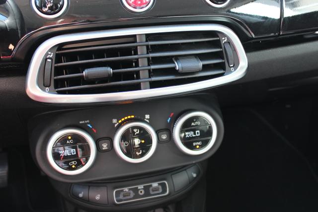 Fiat 500X LOUNGE 1,4 103KW Navigation, Parksensoren hinten, verdunkelte Scheiben ab B Säule, Licht und Regensensor, Doppelter Ladenboden uvm. 