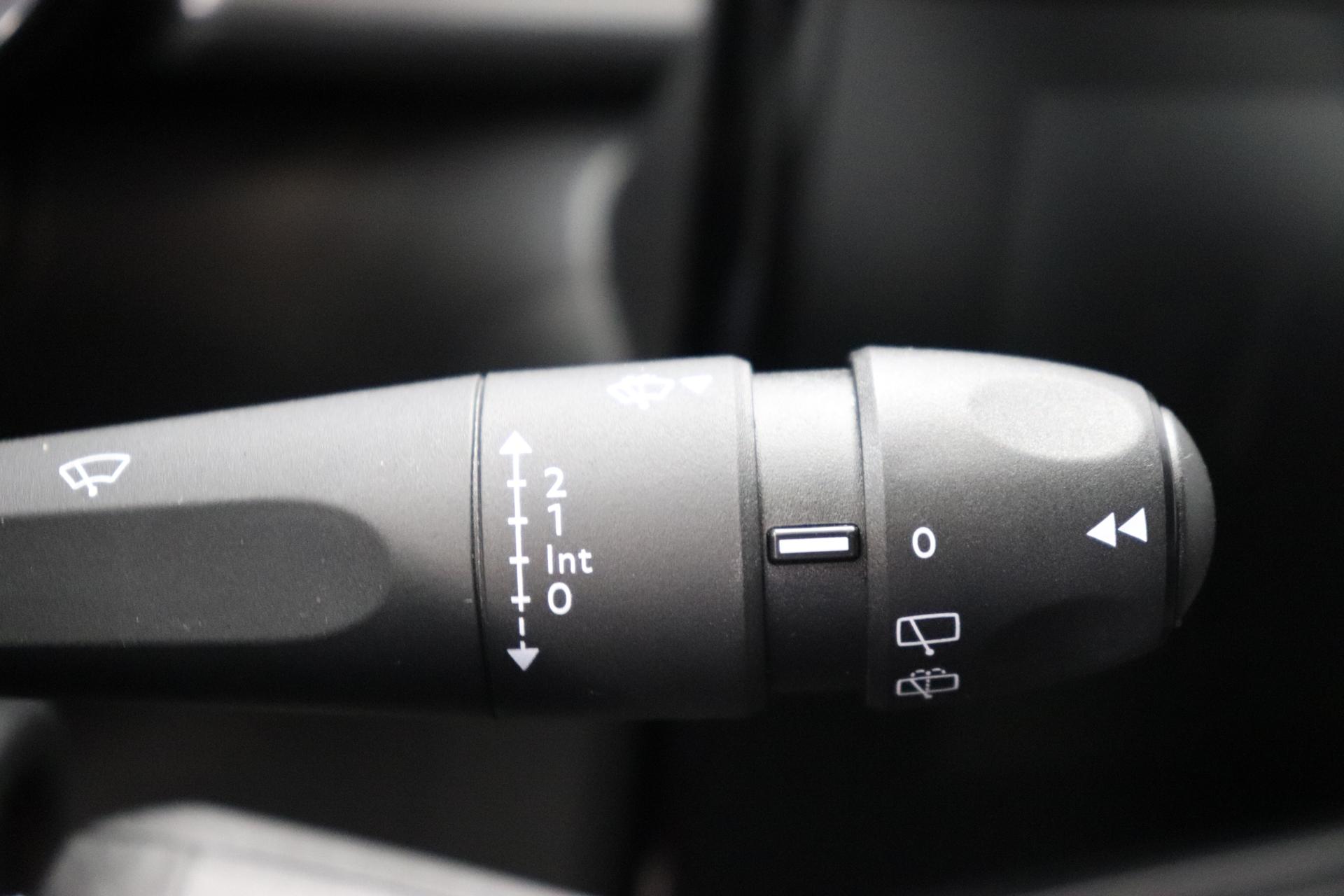 Citroën C3 FEEL PACK 1,2 8V Radio mit 7-HD-Touchscreen, USB, Tempomat,  Nebelscheinwerfer, Außenspiegel elektrisch verstellbar, Klimaautomatik,  Apple Carplay / Android Auto, 16 Zoll Felgen uvm.