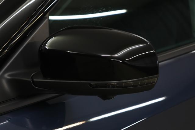 COMPASS PHEV MY22 + S 263 - Zweifarb-Lackierung Blue Shade/Dach Schwarz 557 - Ledersitze in Schwarz mit grauen Ziernähten & Sitzbelüftung