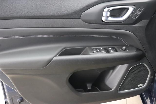 COMPASS PHEV MY22 + S 263 - Zweifarb-Lackierung Blue Shade/Dach Schwarz 557 - Ledersitze in Schwarz mit grauen Ziernähten & Sitzbelüftung