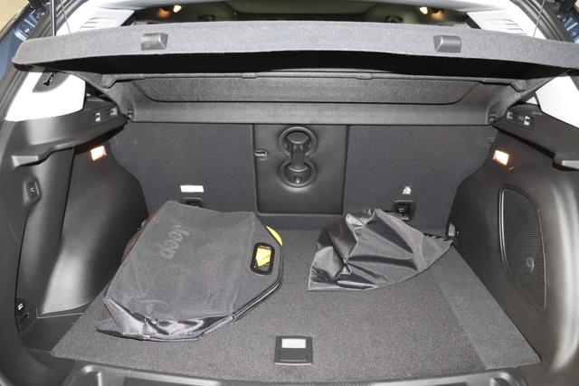 COMPASS PHEV MY22 + S 263 - Zweifarb-Lackierung Blue Shade/Dach Schwarz 557 - Ledersitze in Schwarz mit grauen Ziernähten & Sitzbelüftung