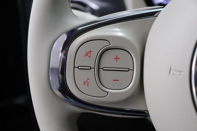 Fiat 500C Dolcevita 1.0 GSE Hybrid 51kW 69PS 876 Vesuvio Schwarz 839