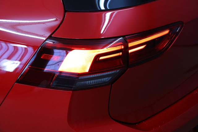 Volkswagen New Golf GTi Sunroof 2.0 180kW Automatik (P8P8) Kings Red Metallic Stoff Soul-Schwarz - Tornadorot