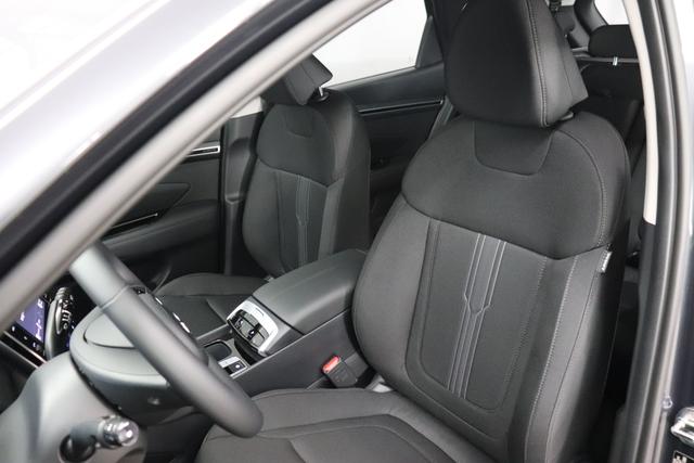 Hyundai Tucson 1.6 T-GDI 7DCT 48V 2WD Family MY22 110kW Dark Knight Sitzpolsterung in Stoff Schwarz