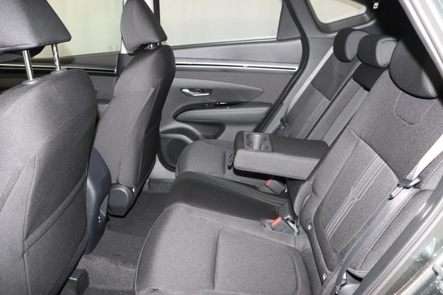 Hyundai Tucson 1.6 T-GDI 7DCT 48V 2WD Family MY22 110kW Amazon Grau Sitzpolsterung in Stoff Schwarz