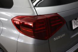 Suzuki Vitara GLX 1.4 Boosterjet 96kW Allgrip 4WDGalactic Gray Metallic	Polsterung SUZUKI-TEX Mikrofaserstoff