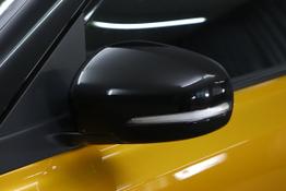 Suzuki Vitara GLX 1.4 Boosterjet 96kW Allgrip 4WDSolar Yellow Pearl Metallic / Cosmic Black Pearl Metallic	Polsterung SUZUKI-TEX Mikrofaserstoff