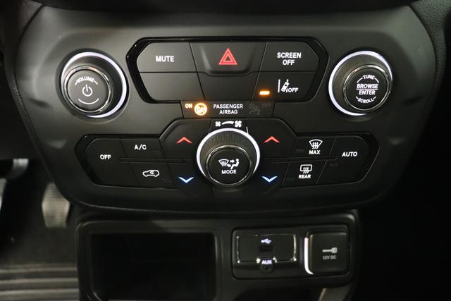 Jeep Renegade 1.0 T3 GSE Longitude 120 MT FWD 601 - Solid Black Stoff schwarz 