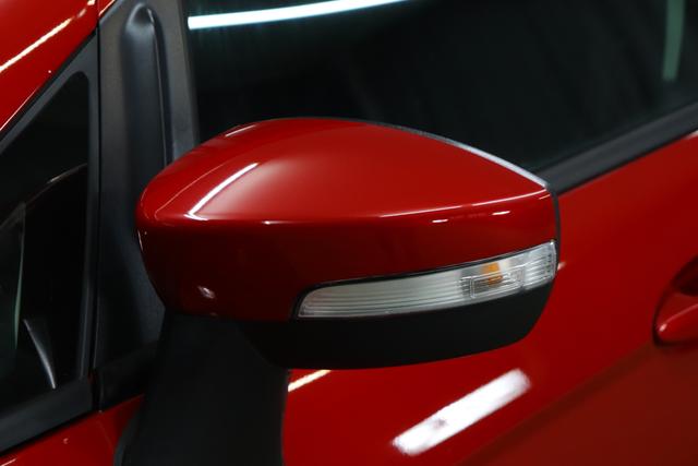 Ford Eco Sport ST-Line 1.0 125PS Fantastic Red Metallic "Sportpaket Winterpaket dunkle Scheiben hinten Dachreling Tire-Mobility Set LED-Scheinwerfer Anschlussgarantie, Laufzeit 3 Jahre im Anschluss an die Herstellergarantie. maximale Gesamtlaufleistung 100 000 km"