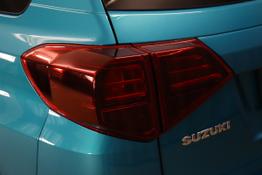 Suzuki Vitara 1.4 Hybrid 2WD 129PS ComfortAtlantis Türkis Pearl Metallic	Stoff	