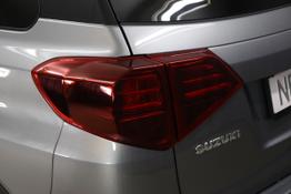 Suzuki Vitara 1.4 Hybrid 2WD 129PS ComfortGalactic Gray Metallic/ Dach Cosmic Black Pearl	Stoff	