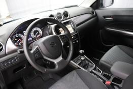 Suzuki Vitara 1.4 Hybrid 2WD 129PS ComfortGalactic Gray Metallic/ Dach Cosmic Black Pearl	Stoff	