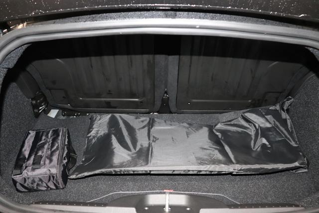 595C Turismo MY22 1.4 T-Jet 121kW (165 PS) Re da 21.11 fb 876 - Scorpione Schwarz 379- Integral-Sportsitze Stoff Schwarz/Verdeck Schwarz "3L2 Linea F595 3L4 Tech Paket 499 Reifenreparaturset Kit ""Fix&Go"" 5CE Scorpione Schwarz 925 Windschott 9SV"