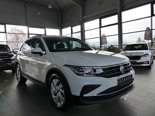 Volkswagen Tiguan - Life 1.5 Panorama Navi Matrix-LED ACC Kamera Winterpaket