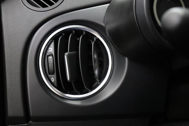 595 Turismo MY22 1.4 T-Jet 121kW (165 PS) 676 - Campovolo Grau 378- Integral-Sportsitze Stoff Schwarz "3L2 Linea F595 3L4 Tech Paket 3L5 Style Paket 499 Reifenreparaturset Kit ""Fix&Go"" 9SV"