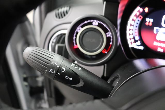 595 Turismo MY22 1.4 T-Jet 121kW (165 PS) 676 - Campovolo Grau 378- Integral-Sportsitze Stoff Schwarz "3L2 Linea F595 3L4 Tech Paket 3L5 Style Paket 499 Reifenreparaturset Kit ""Fix&Go"" 9SV"