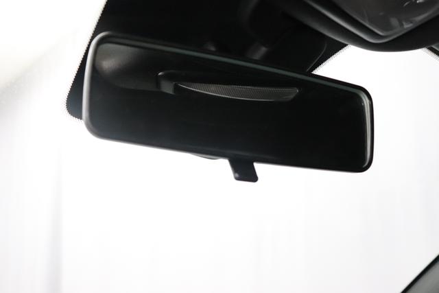 MY22 595C 1.4 T-Jet 121 kW (165 PS)676 - Campovolo Grau 557 - Integral-Sportsitze Leder Schwarz / Verdeck Schwarz