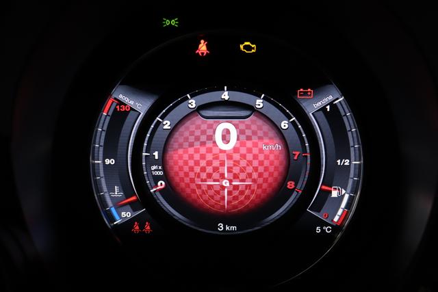 595C Turismo MY22 1.4 T-Jet 121kW (165 PS)111 - Passione Rot 379 - Integral-Sportsitze Stoff Schwarz / Verdeck Schwarz "3L2 Linea F595 3L4 Tech-Paket 40L, 499 Reifenreparaturset Kit ""Fix&Go"" 5CJ Passione Rot 8F6, 925 Windschott 9SV Gutschrift Bmc Sportluftfilter Und Tankdeckel Aus Aluminium"