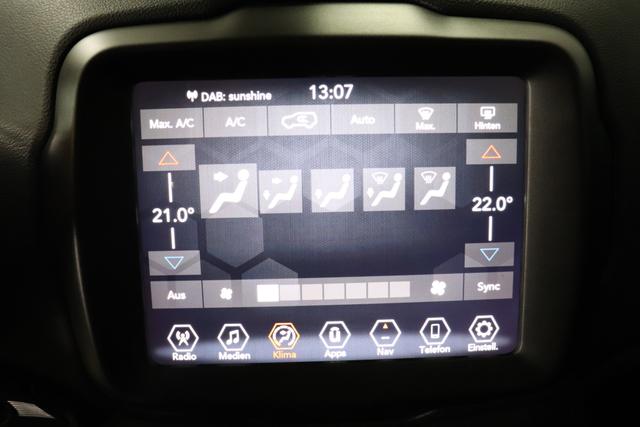 Jeep Renegade 1.5 T4 DCT7 e-Hybrid Longitude 1469 96 kW679 Graphite Grau 015 Stoff Schwarz "5DT Graphite Grau Business-Paket Longitude: Uconnect Smartouch 8.4 mit 8,4""-Touchscreen, Navigationssystem, Bluetooth, AUX-IN-und USB sowie DAB, Apple CarPlay&Android Auto und LIVE Services, Fahrersitz mit elektr. Lordosenstütze 2-fach verstellbar"