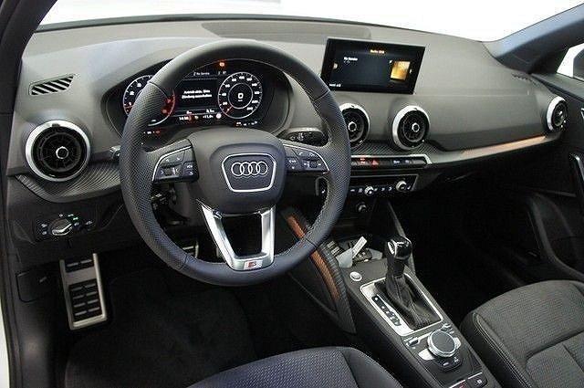 Audi Q2 S line 35 TFSI tronic MATRIX SONOS PANO 