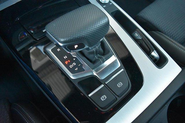 Audi Q5 Pro Line S tronic Automatik. 