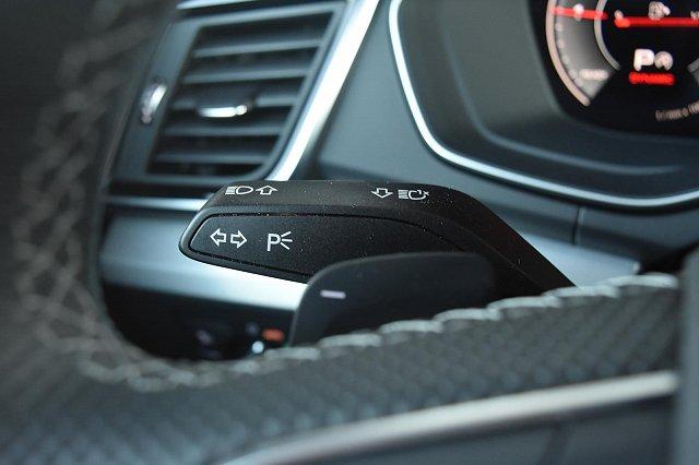 Audi Q5 Pro Line S tronic Automatik. 