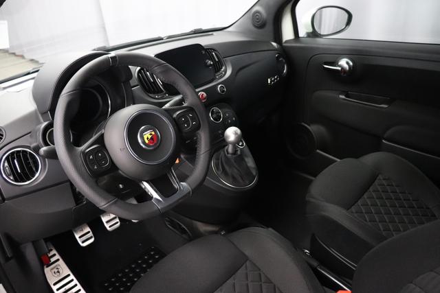 595C Turismo MY22 1.4 T-Jet 121kW (165 PS)268 - Gara Weiß 379- Integral-Sportsitze Stoff Schwarz/Verdeck Schwarz "3L2 Linea F595 3L4 Tech Paket 499 Reifenreparaturset Kit ""Fix&Go"" 5CA Gara Weiß 925 Windschott 9SV"