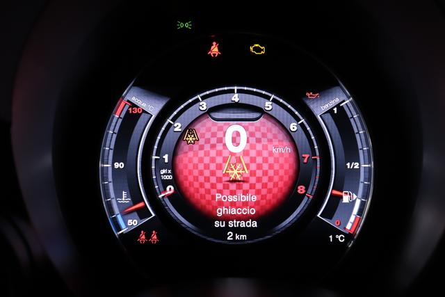 595 Turismo MY22 1.4 T-Jet 121kW (165 PS)111 - Passione Rot 557 - Integral-Sportsitze Leder Schwarz "3L0 Turismo-Paket 3L4 Tech-Paket 3L5 Style-Paket 499 Reifenreparaturset Kit ""Fix&Go"" 5CJ Passione Rot 8F6, 9SV Gutschrift Bmc Sportluftfilter Und Tankdeckel Aus Aluminium"