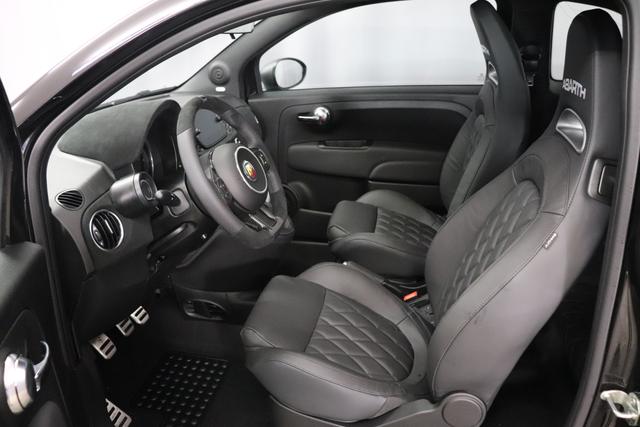 695C Turismo MY22 1.4 T-Jet 132kW (180PS)876 - Scorpione Schwarz 557- Integral-Sportsitze Leder Schwarz / Verdeck Schwarz "3K6 695 Turismo Paket 3L3 Design-Paket 3L4 Tech-Paket 499 Reifenreparaturset - Kit ""fix&go 5CE Scorpione Schwarz 925 Windschott 9SV"