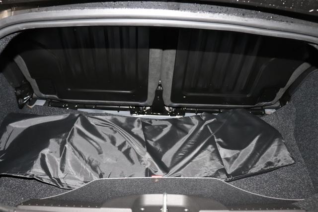 695C Turismo MY22 1.4 T-Jet 132kW (180PS)876 - Scorpione Schwarz 557- Integral-Sportsitze Leder Schwarz / Verdeck Schwarz "3K6 695 Turismo Paket 3L3 Design-Paket 3L4 Tech-Paket 499 Reifenreparaturset - Kit ""fix&go 5CE Scorpione Schwarz 925 Windschott 9SV"
