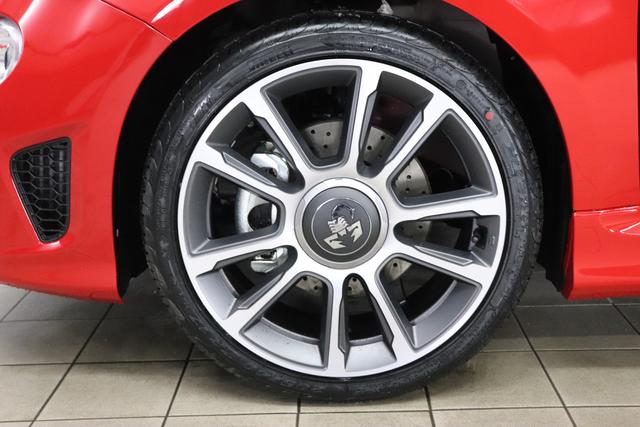 MY22 595 1.4 T-Jet 121 kW (165 PS) Dual 111 - Passione Rot 557 - Integral-Sportsitze Leder Schwarz "3L0 Linea 595 Turismo 3L4 Tech-Paket 3L5 Style-Paket 407 MTA Paket 499 Reifenreparaturset - Kit ""fix&go"" 5BH, 5CJ Passione Rot 8F6, 9SV Gutschrift Mopar Bmc Sportluftfilter Und Tankdeckel Aus Alum"
