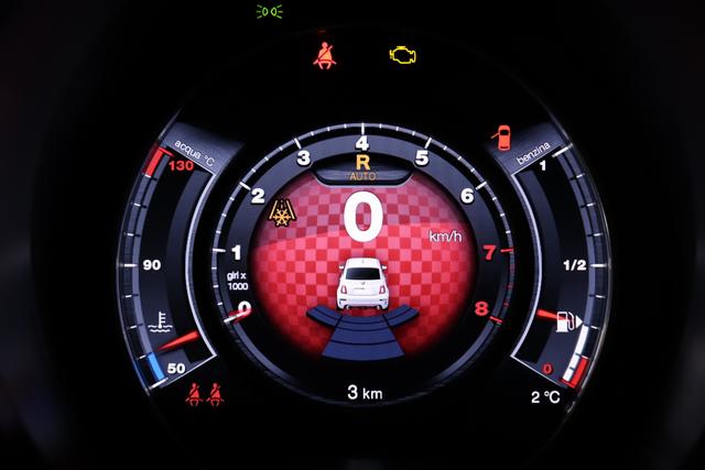 MY22 595 1.4 T-Jet 121 kW (165 PS) Dual 111 - Passione Rot 557 - Integral-Sportsitze Leder Schwarz "3L0 Linea 595 Turismo 3L4 Tech-Paket 3L5 Style-Paket 407 MTA Paket 499 Reifenreparaturset - Kit ""fix&go"" 5BH, 5CJ Passione Rot 8F6, 9SV Gutschrift Mopar Bmc Sportluftfilter Und Tankdeckel Aus Alum"