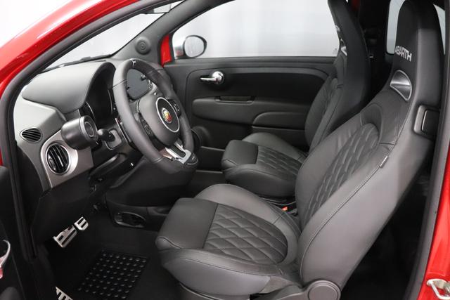 MY22 595 1.4 T-Jet 121 kW (165 PS) Dual 111 - Passione Rot 557 - Integral-Sportsitze Leder Schwarz "3L0 Linea 595 Turismo 3L4 Tech-Paket 3L5 Style-Paket 407 MTA Paket 499 Reifenreparaturset - Kit ""fix&go"" 5BH, 5CJ Passione Rot 8F6, 9SV Gutschrift Mopar Bmc Sportluftfilter Und Tankdeckel Aus Alum"